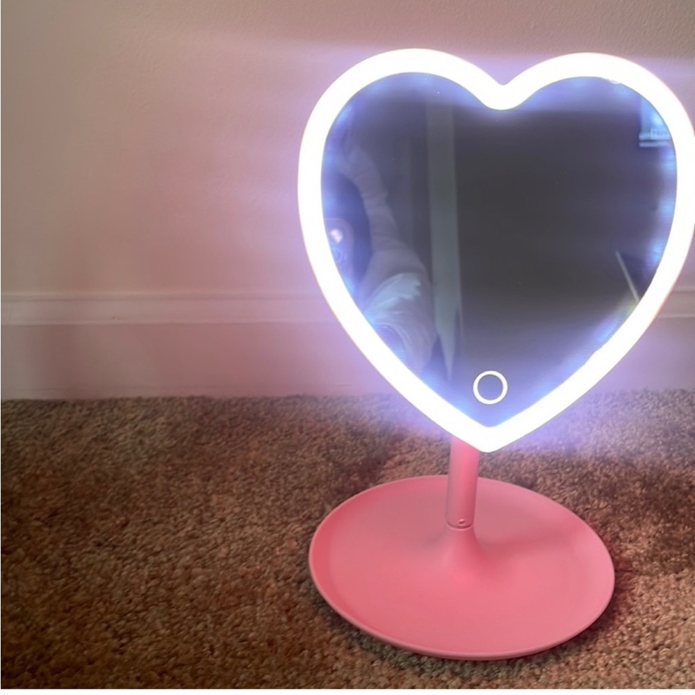 Heart-Shaped LED Vanity Mirror - Pink